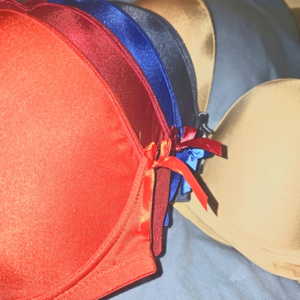 1 Underwire T-Shirt Bra. 40DDD Fit. NWT.